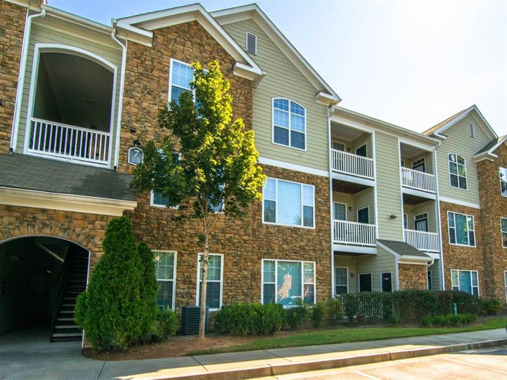 building at Haven North East apartments located in Atlanta, GA